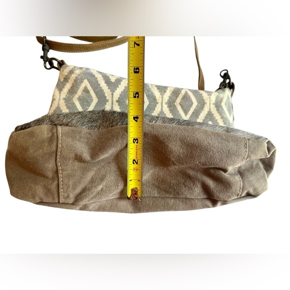 MYRA Agate Shoulder Bag - Picture 6 of 14